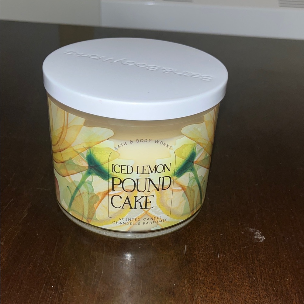 🍋🍰 Brand 🆕 Bath & Body Works Iced Lemon Pound Cake Candle 🍋🍰